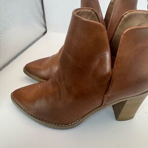 Universal Thread Boots Womens 7 Ankle Booties Heels Brown Faux Leather Pull On